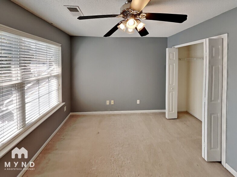 Building Photo - 16724 Timber Crossing Rd