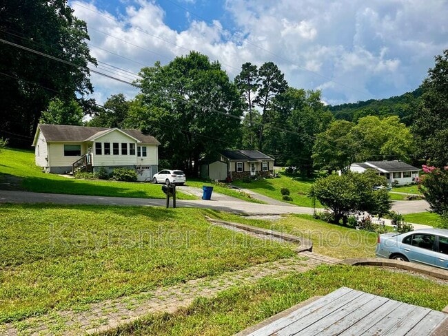 Building Photo - 5 Gaylord Dr