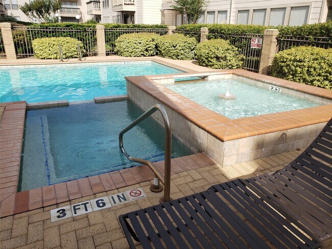 Building Photo - 2277 S Kirkwood Rd