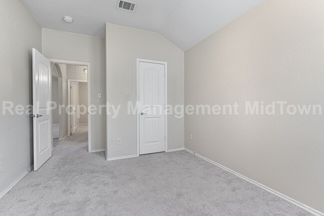 Building Photo - 2035 Karsen Ln