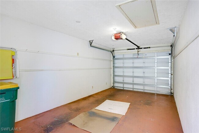 Building Photo - 15400 Cedarwood Ln