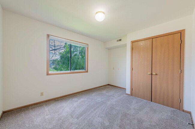 Building Photo - 915 Spiros Ct