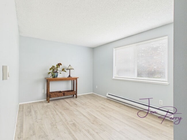 Building Photo - 3 Bedroom near Vista Middle School Ferndale