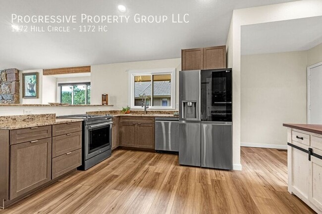 Building Photo - 1172 Hill Cir