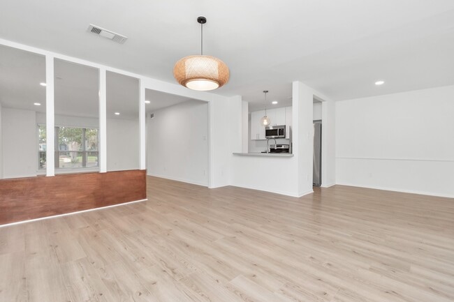 Building Photo - 1365 Country Pl Dr