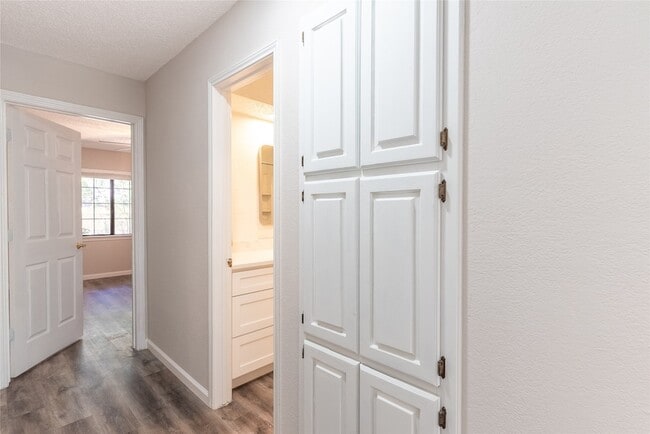 Building Photo - 5201 Rustle Leaf Dr