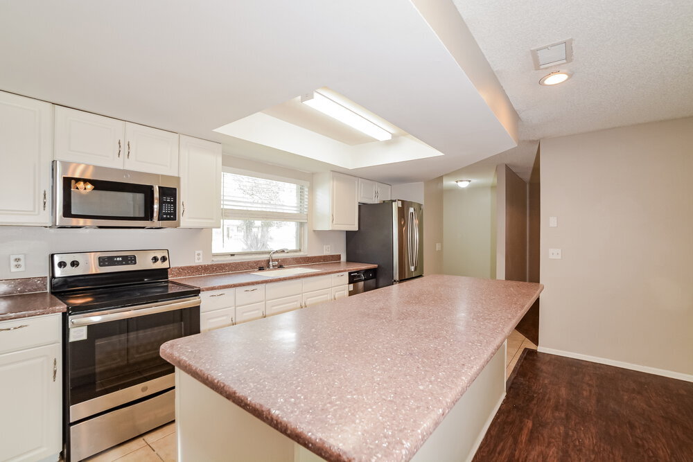 Building Photo - 409 Riverwoods Cir