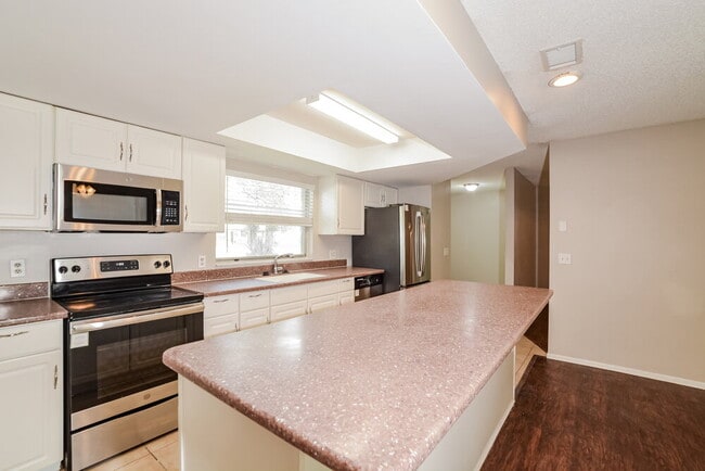 Building Photo - 409 Riverwoods Cir