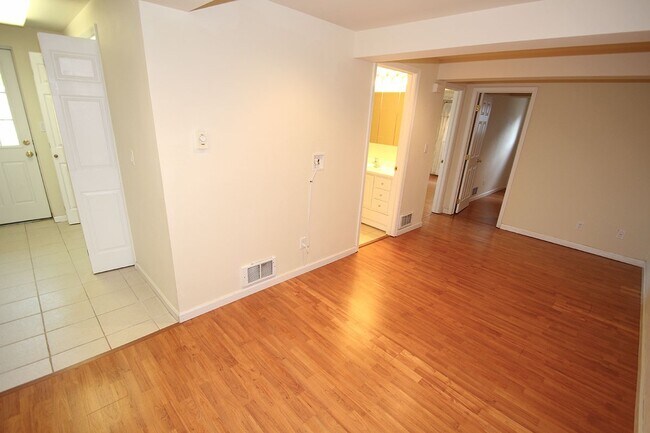 Building Photo - UPDATED & WELL MAINTAINED 3 BED, 2 BATH SE...