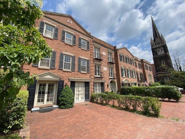 Primary Photo - 5623 Fifth Ave