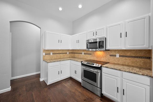Building Photo - 2204 Windcastle Dr