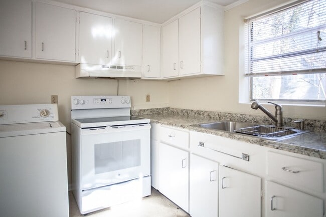 Building Photo - 507 Pine Bluff Trail