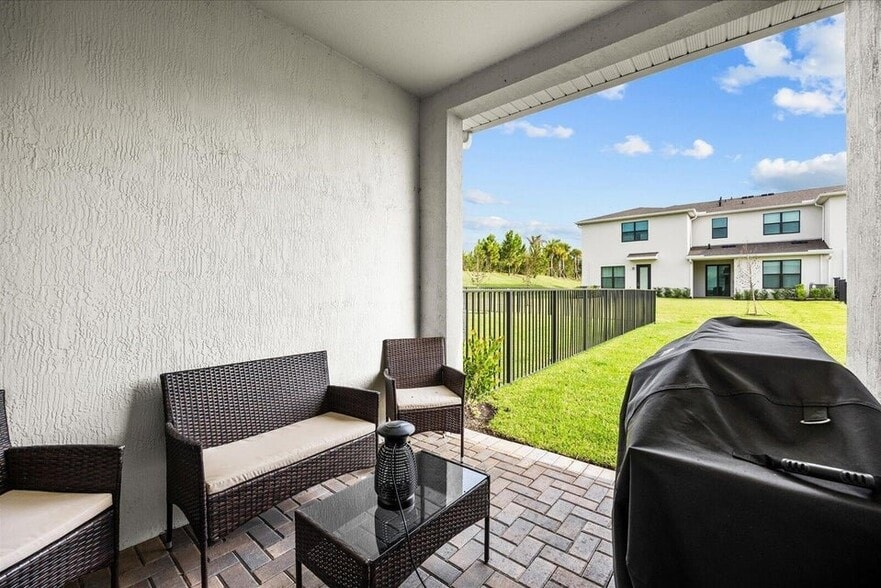 Building Photo - 14042 SW Thorens Dr