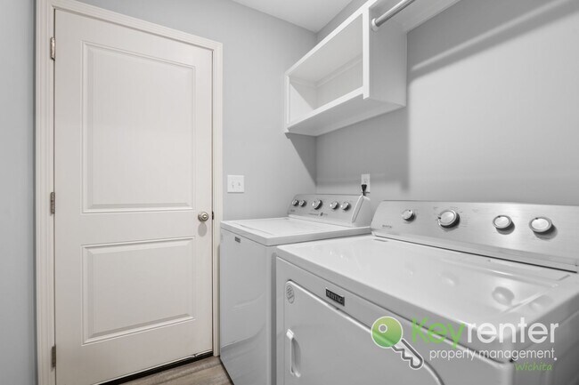 Building Photo - Newly Built 3 Bedroom Beauty: Lawn care and trash included!