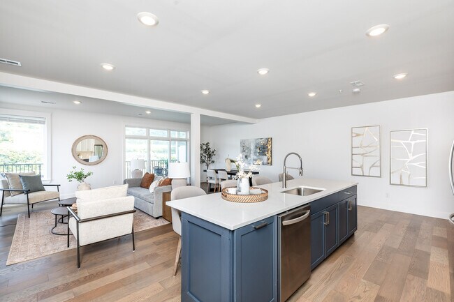 Building Photo - 617 Manhattan Blvd