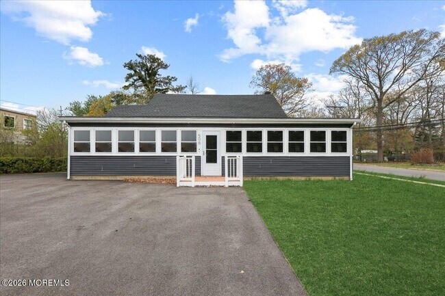 Building Photo - 506 Lloyd Rd