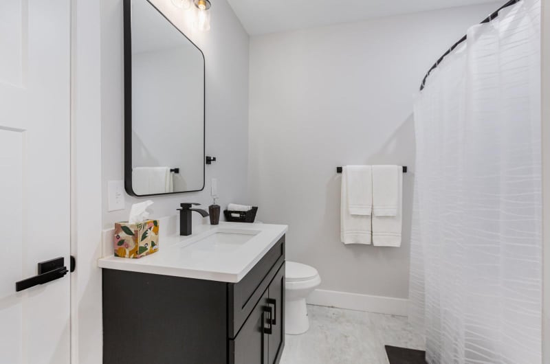 Building Photo - 607 Kenmore Ave