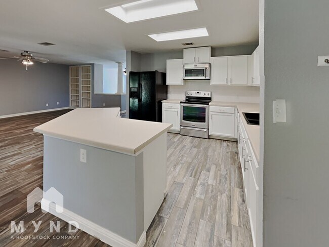 Building Photo - 904 Swallow Ridge Cove