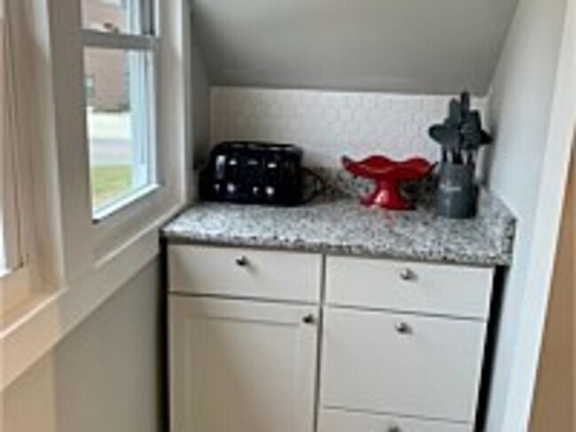 Building Photo - "The Porch" - ABNB, Short Term, monthly and long-term RENTAL. Famous IU Tailgate house