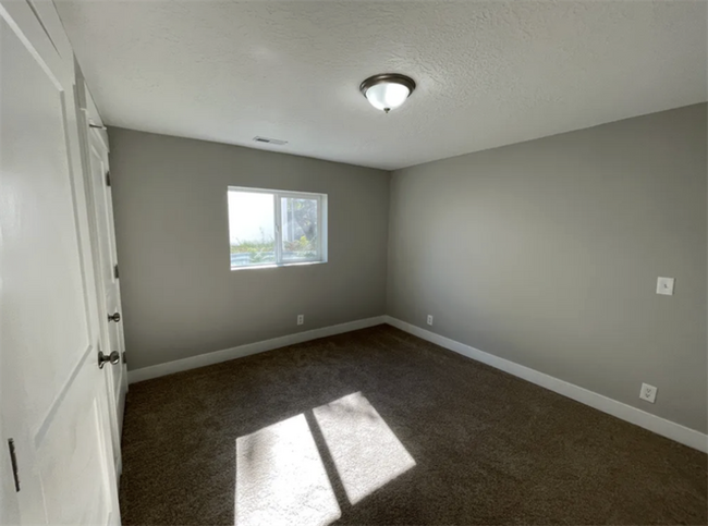 Building Photo - 945 S 900 W