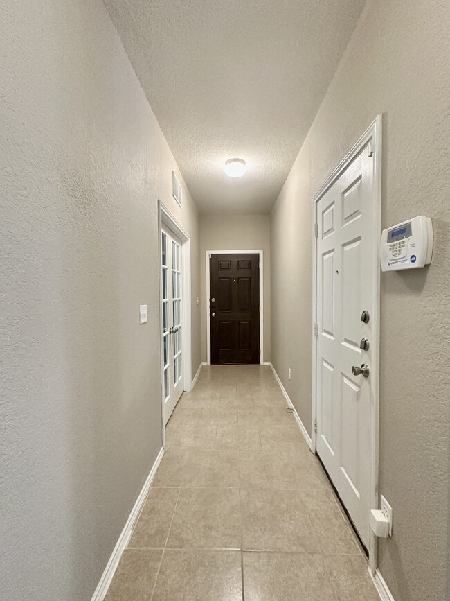Building Photo - 14023 Laurel Br