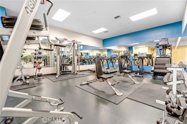 Building Photo - 630 W 6th St