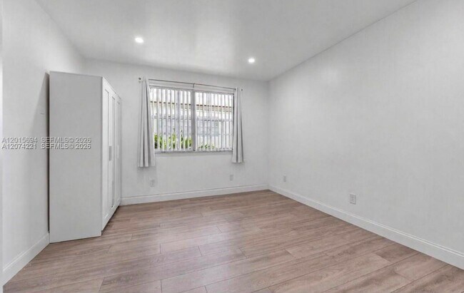 Building Photo - 8550 Byron Ave