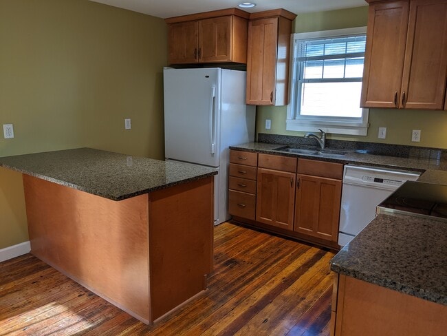 Granite Kitchen - 20565 Holyoke Ave