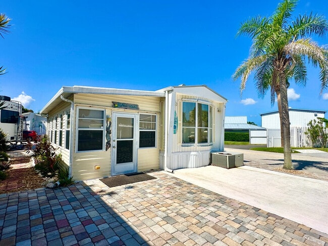 Building Photo - 2139 Nettles Blvd