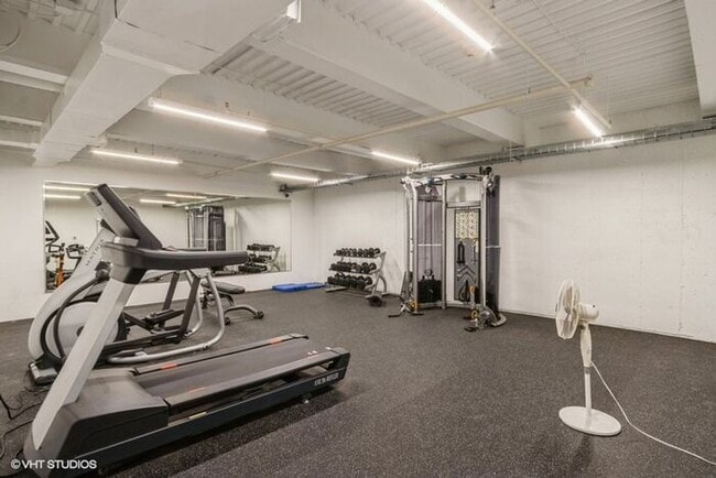 Building Photo - $1,199 | Studio Apartment - Fully Furnishe...