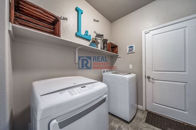 Building Photo - 1033 Traildust Dr