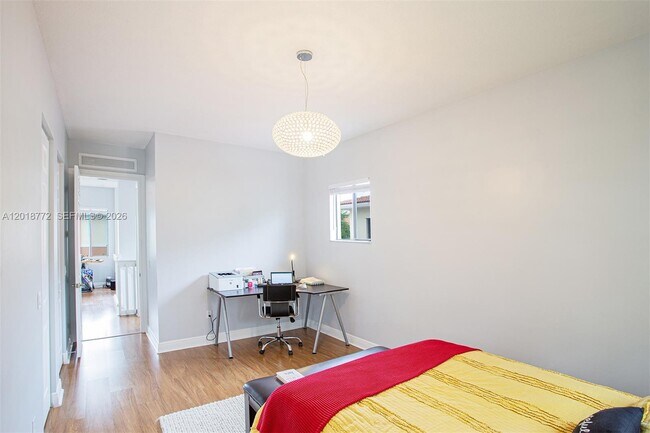 Building Photo - 2412 Venetian Way
