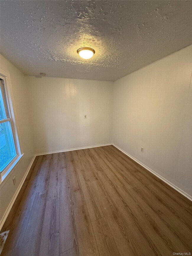 Building Photo - 437 3rd St