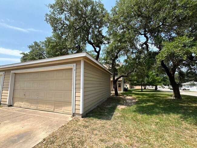 Building Photo - 251A Utterback