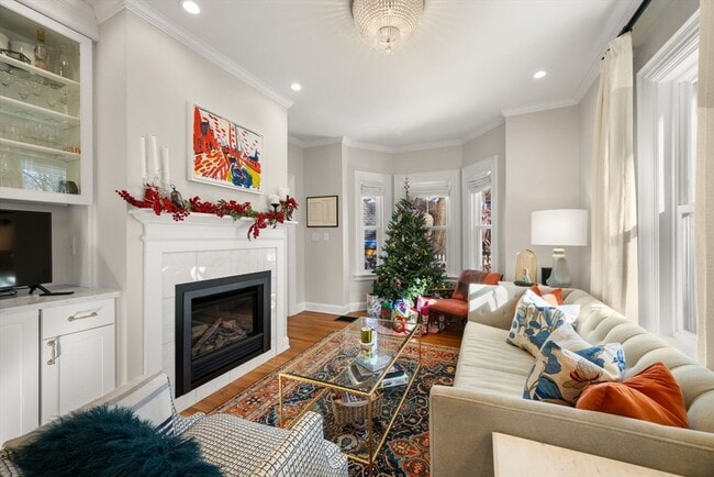 Building Photo - 40 Mead St