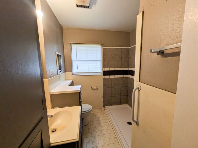 Building Photo - 436 Gardenia Ave