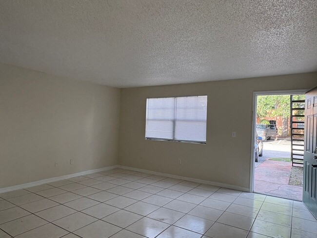 Building Photo - 2bed/1bath condo ready August 2025 only $1...