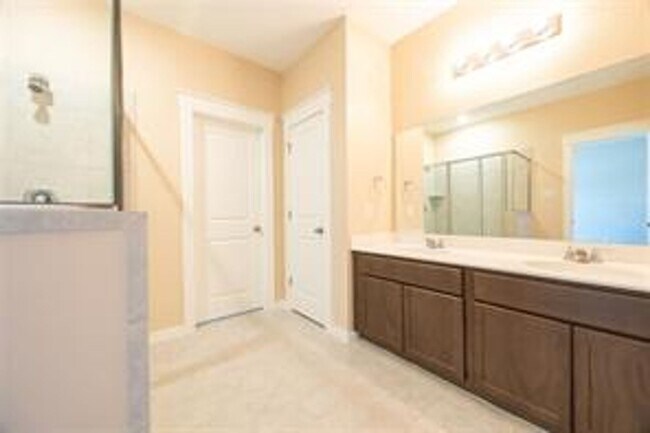 Building Photo - Spacious Condominium