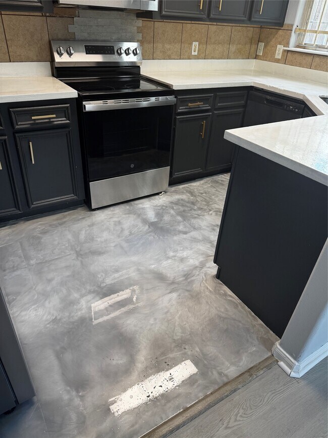 Building Photo - 4640 Knoxville St