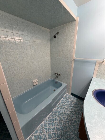 Bathroom - 100 Miner St