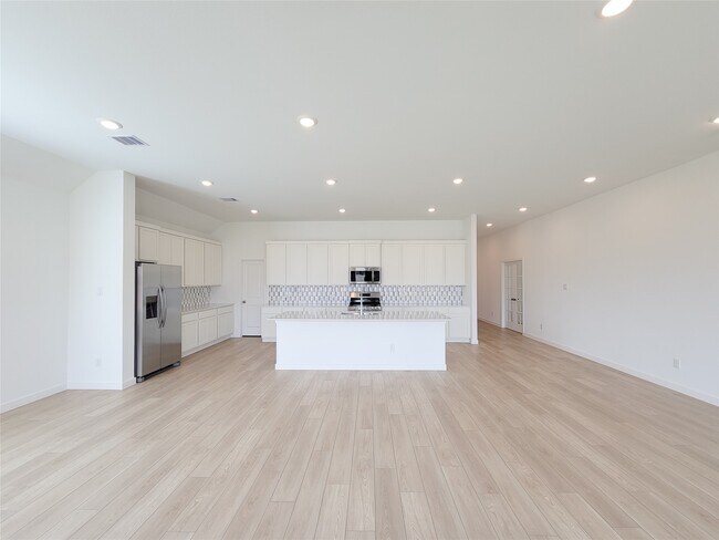 Building Photo - 17850 Aile Pierre Pass