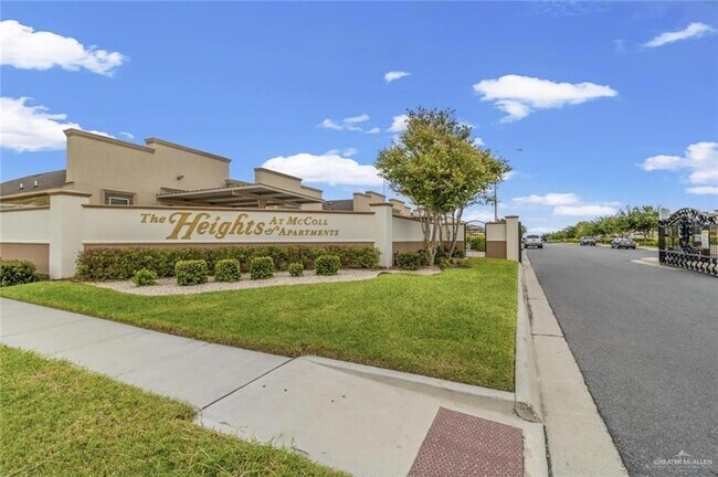 Building Photo - 704 E Myrtle Beach Ave