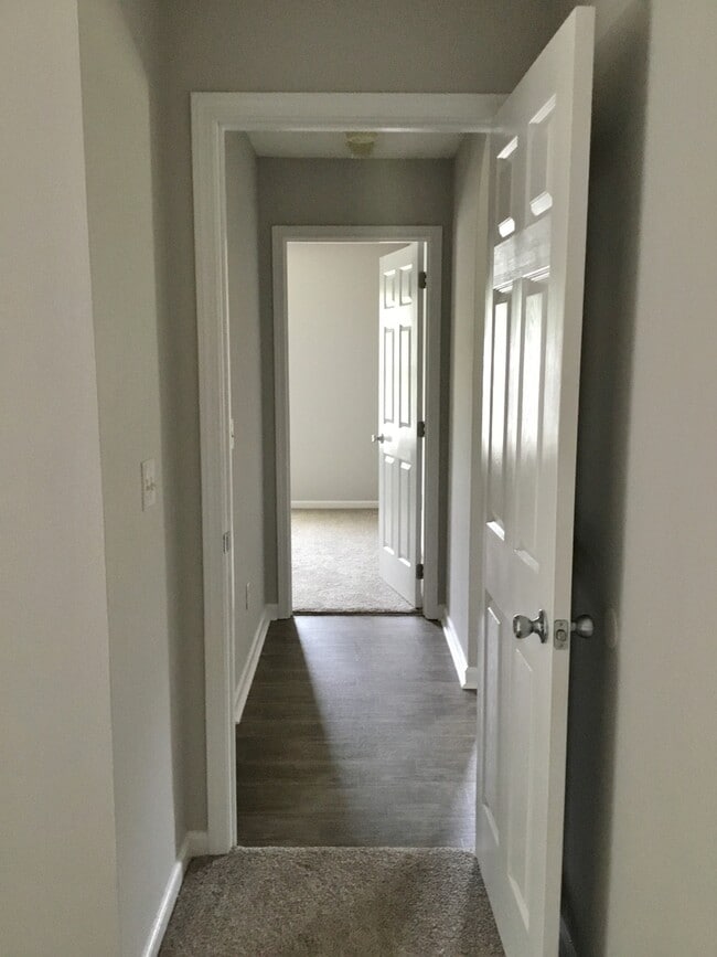 Building Photo - 3 Bedroom in Glenn Eagle Subdivision!