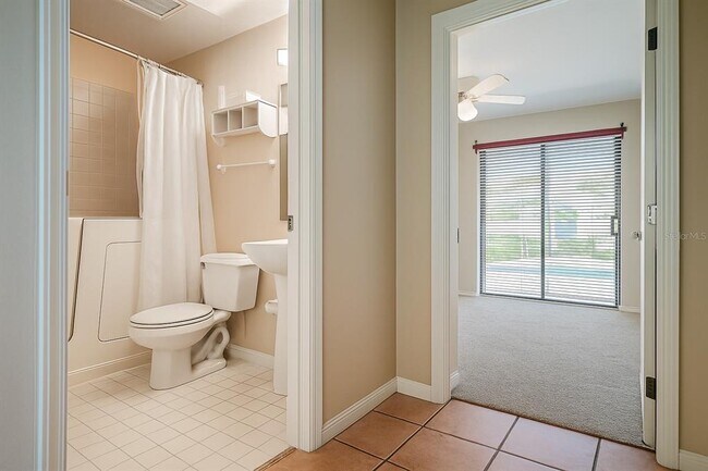 Building Photo - 357 Fairway Pointe Cir