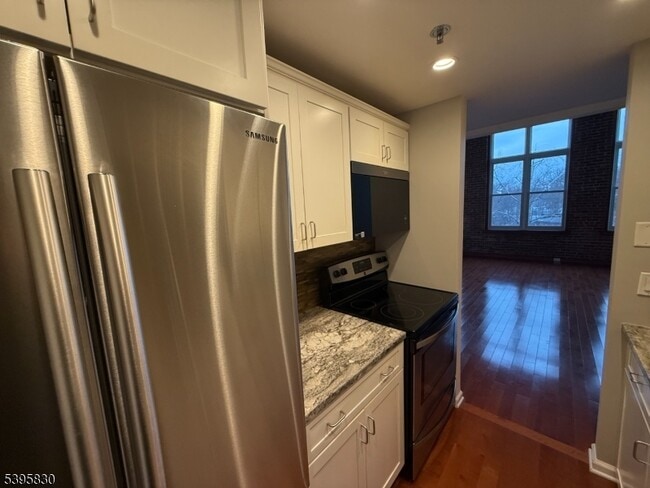 Building Photo - 262 Main St