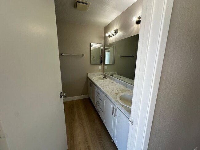 Building Photo - 3230 Wilma Dr