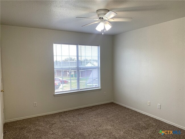 Building Photo - 105 Valley Cir