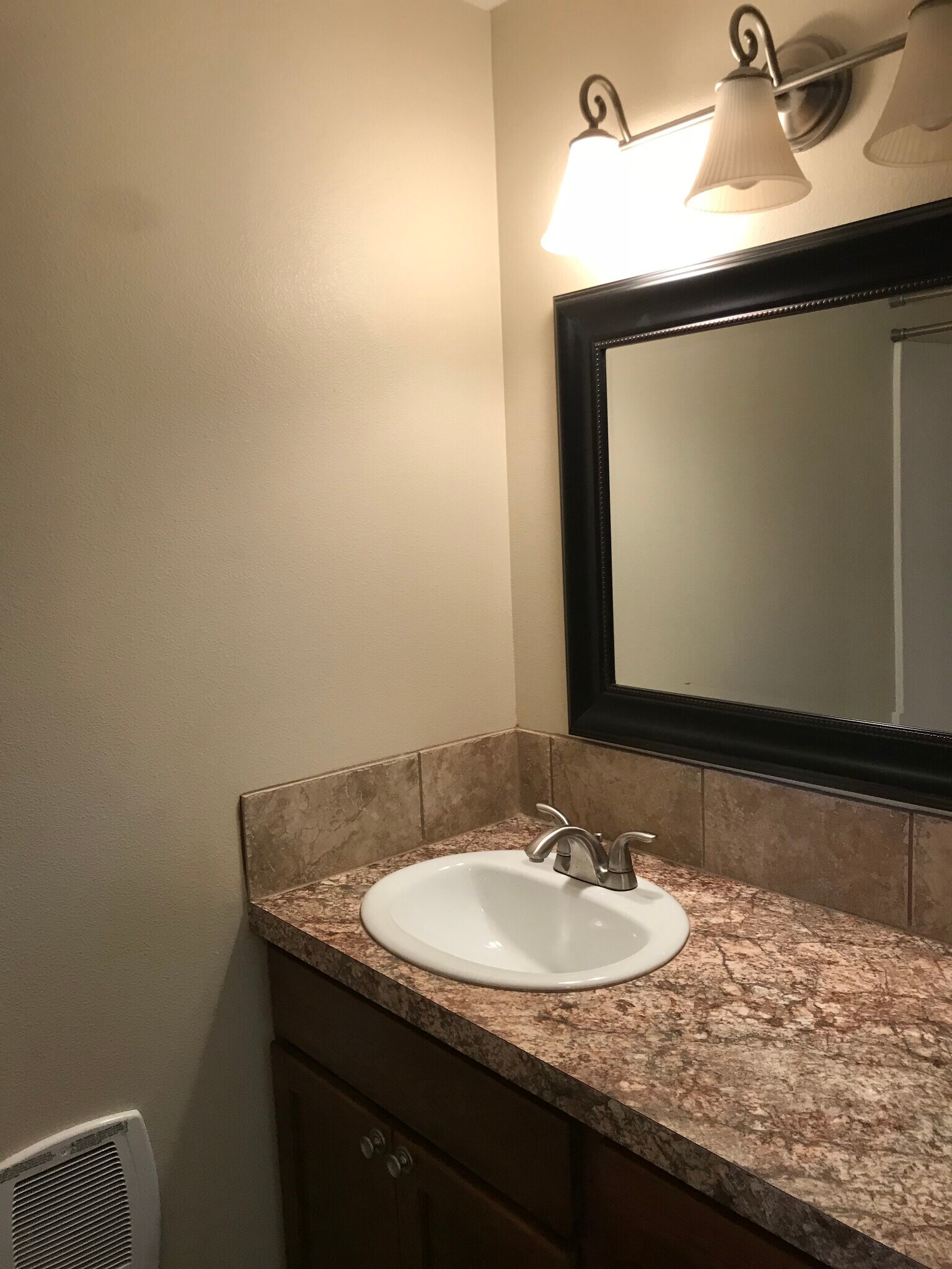 Building Photo - 4300 Crown Ave #4