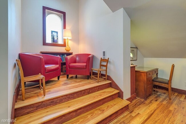 Building Photo - 4 br, 3.5 bath House - 351 Beaverdam Loop ...