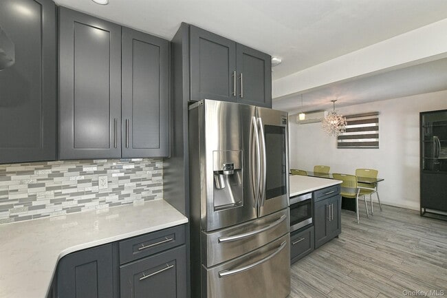 Building Photo - 222-03 Kingsbury Ave